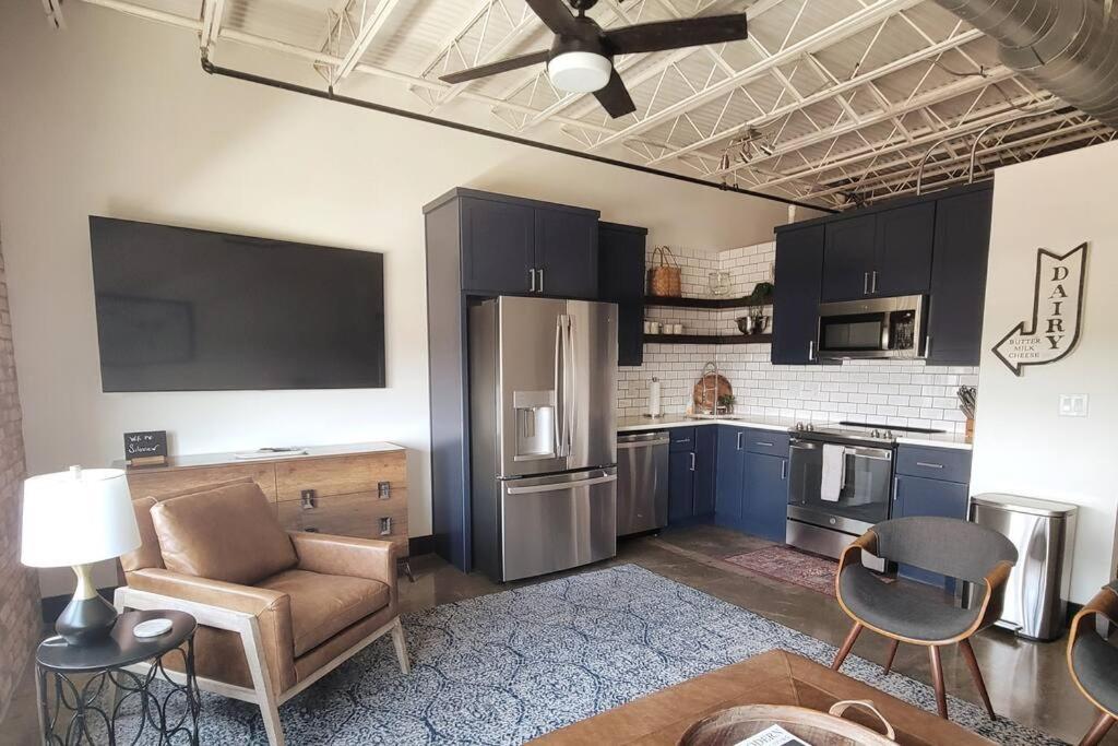 Silo View - Heart Of Downtown Apartment Waco